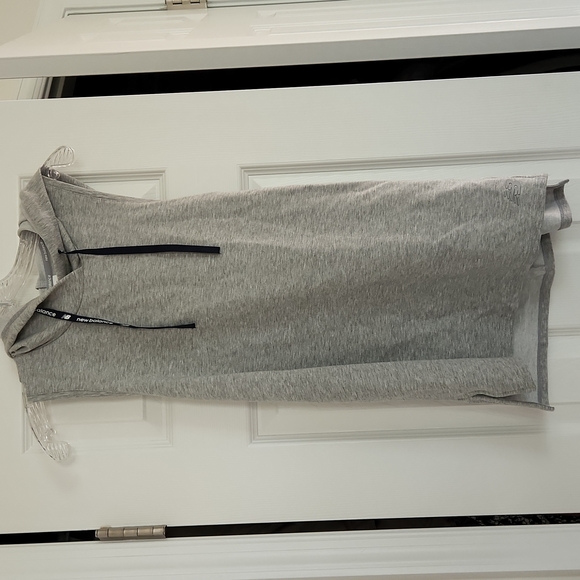 Hooded tank twist back - Picture 1 of 6